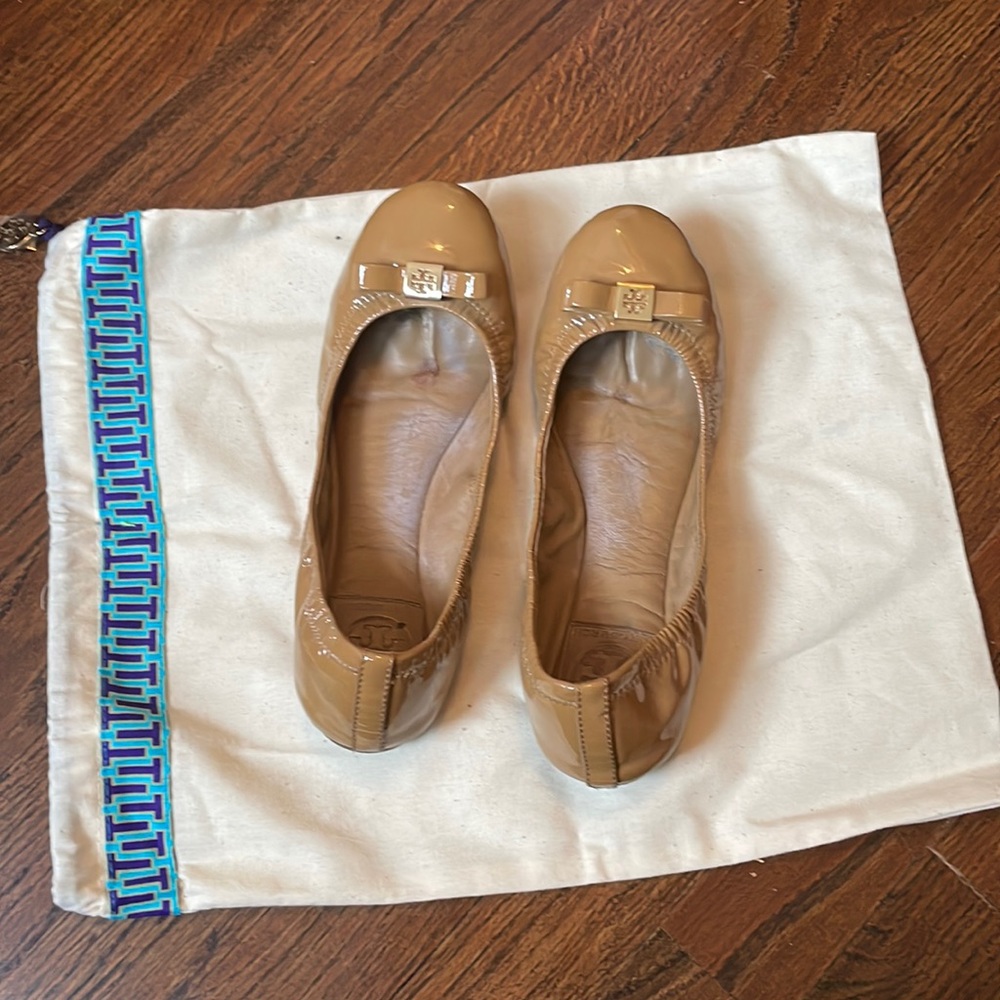 Beige patent Tory Burch Flats